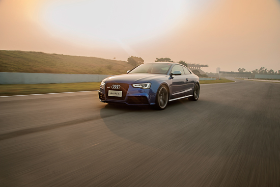 隐忍的超级英雄--试驾奥迪RS5 Coupe
