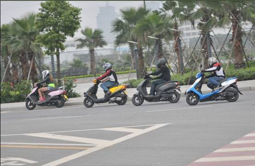 五一轻时尚!爱摩托 骑辆踏板去旅游！