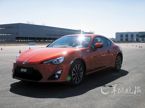 天生玩物--试驾丰田86路车(图)