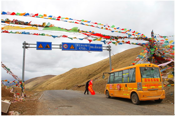五菱校车助力发现之旅国标品质护航爱心安全