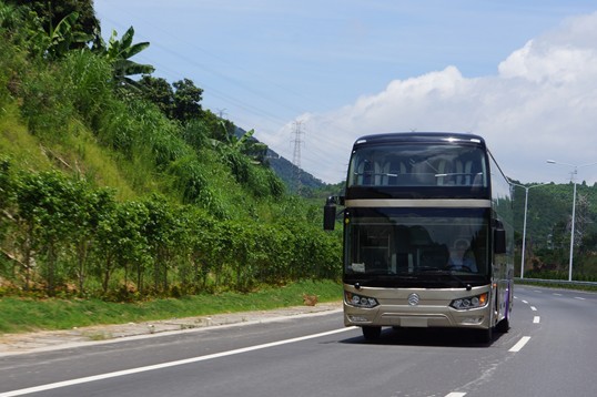 金旅十米一层半 客运旅游车行列优等生