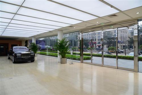 劳斯莱斯北京三里屯世纪展厅盛大迁址