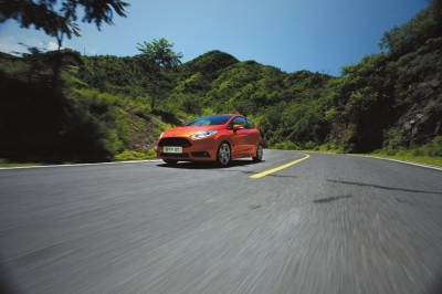 玩伴 福特嘉年华ST纵情路上(图)