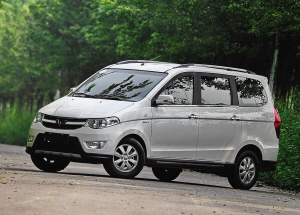 小康生活--试驾五菱宏光S(图)