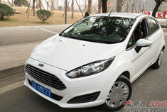 两厢白嘉手动风尚型提车作业