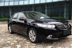 黑色思铂睿2.4豪华型提车作业