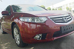 思铂睿红色2.4豪华提车作业