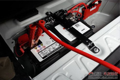 六岁多的赛拉图第一次换电瓶