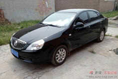 我十个月大的别克小凯上作业