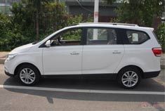 糖果白宝骏730新车作业