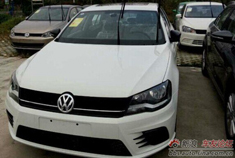 开着白宝宝提白色宝来SPort