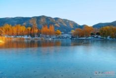 湖东日出：新晴雪初化