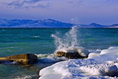 冬季去新疆欣赏冰雪赛里木湖