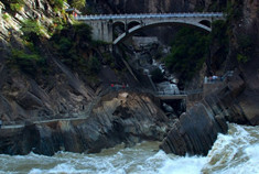 湍急的金沙江 奇险的虎跳峡