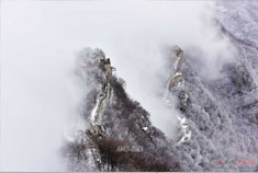 箭扣北楼 春雪泼洒水墨长城