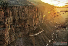 巍峨太行魂 奇险郭亮洞