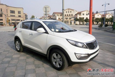 白色智跑 GLS 迟到提车作业