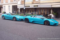 英国伦敦街头的豪华跑车