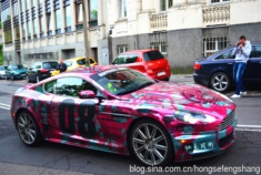 花衣双门跑车阿斯顿马丁DBS