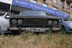 俄罗斯随处可见破烂而亲切的拉达车