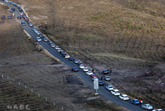 黄金周草原天路堵成了“天上银河”