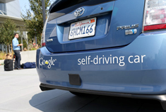 即便自动驾驶汽车，你还是需要一名驾驶员