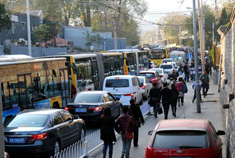 实拍：香山赏红叶遭遇暴堵的一路囧途