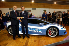 超跑警车交棒 兰博基尼飓风610-4交车仪式