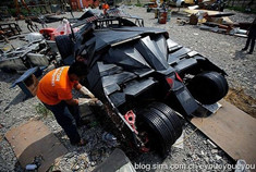 中国车迷复制的蝙蝠侠雷倒外国车迷