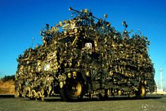 全球最重艺术车 铜像覆盖的加州梦幻面包车