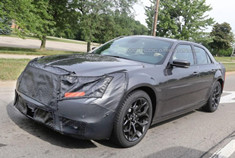 第二代克莱斯勒300中期改款 新款谍照曝光