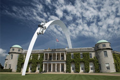 八十年时光交汇 奔驰弧线惊艳古德伍德汽车节