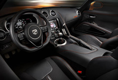 道奇蝰蛇SRT驰骋赛道 猛兽身披橙色外衣