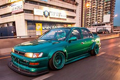 惹眼的复古绿外衣 丰田花冠重走青春之路