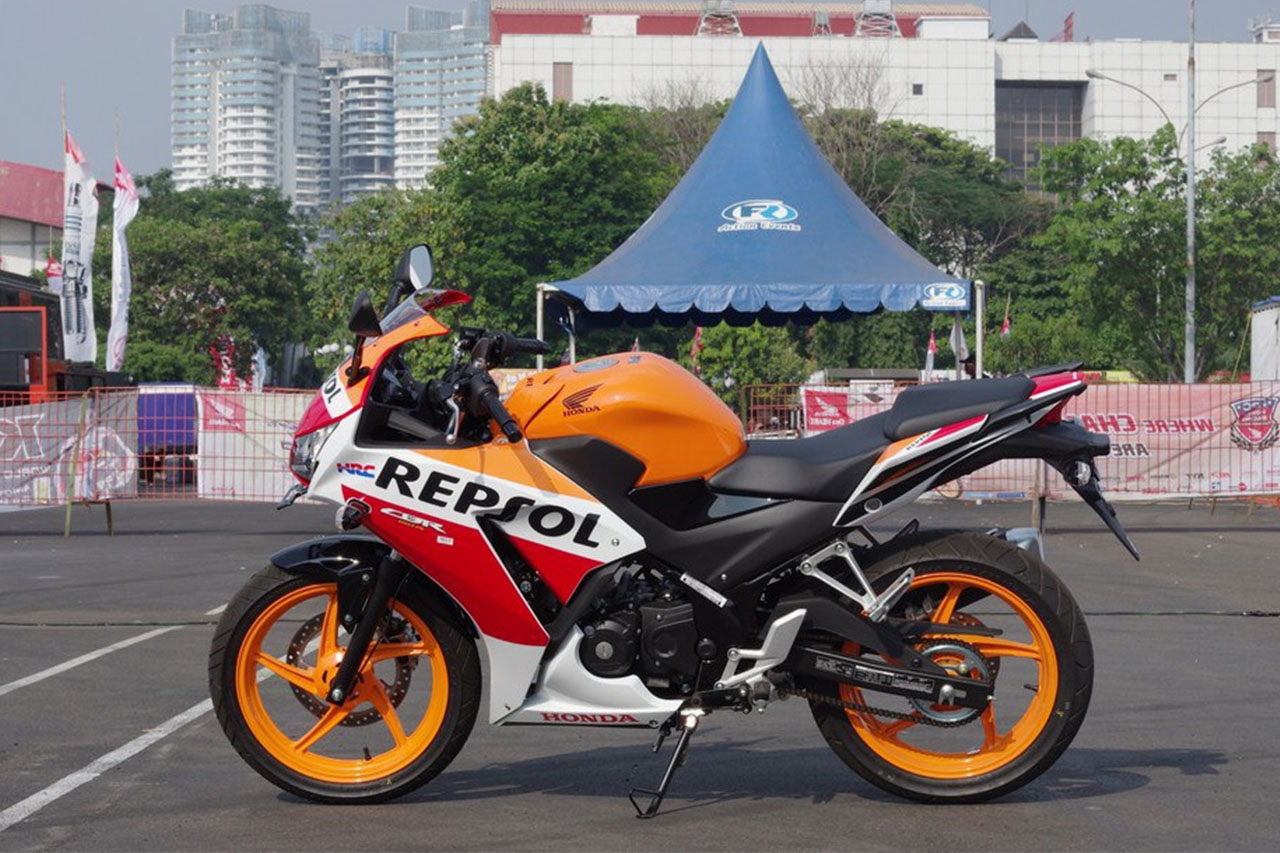 2015款本田CBR150R轻量跑车于印尼发布
