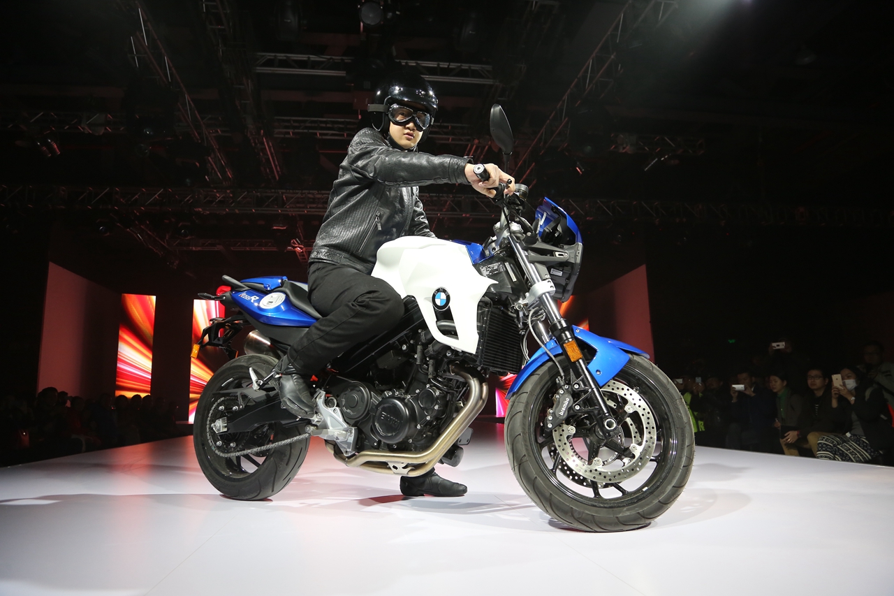 BMW摩托车发布F 800 R 售价109500元