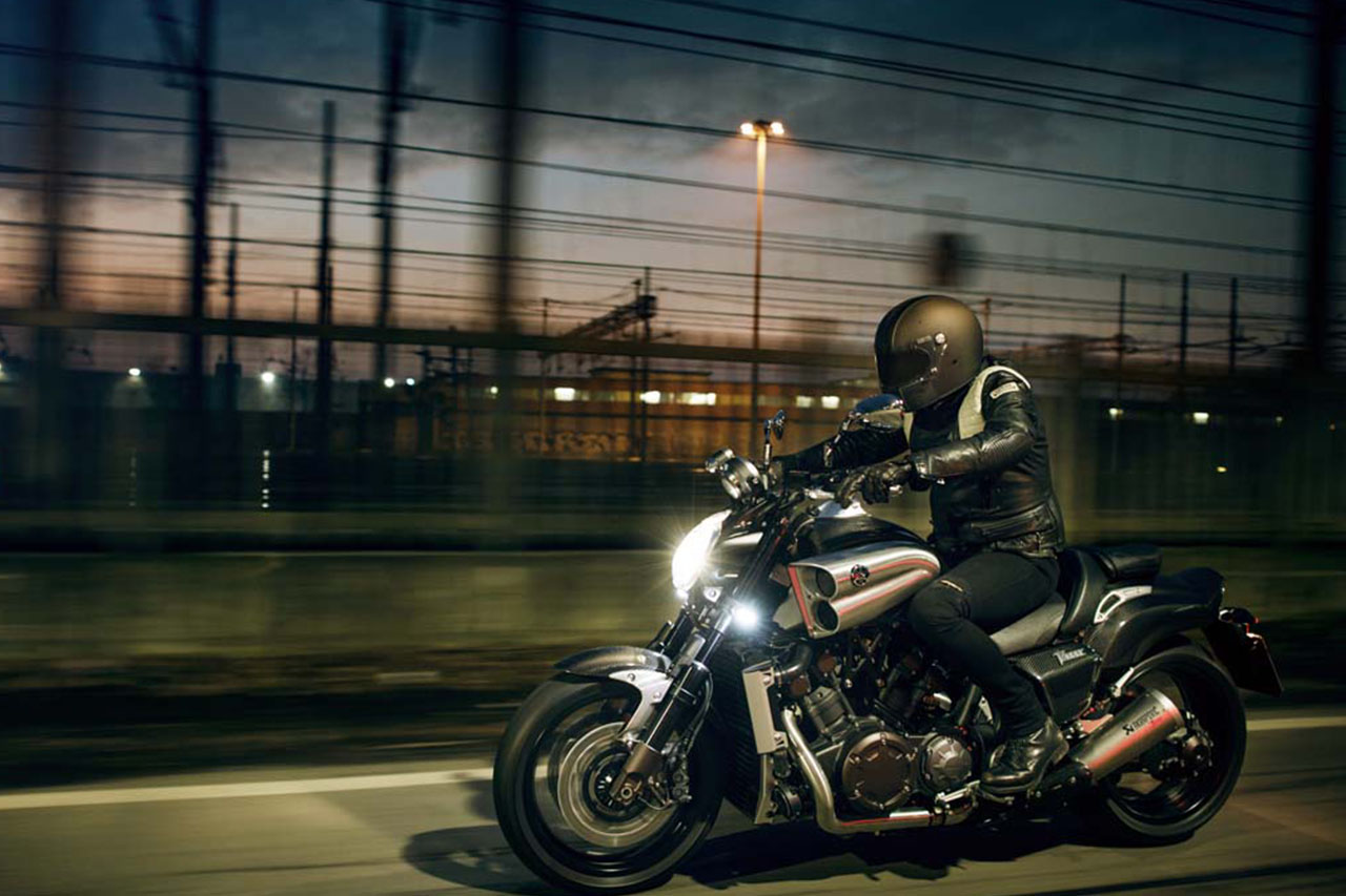 2015款雅马哈V-MAX三十周年碳纤版