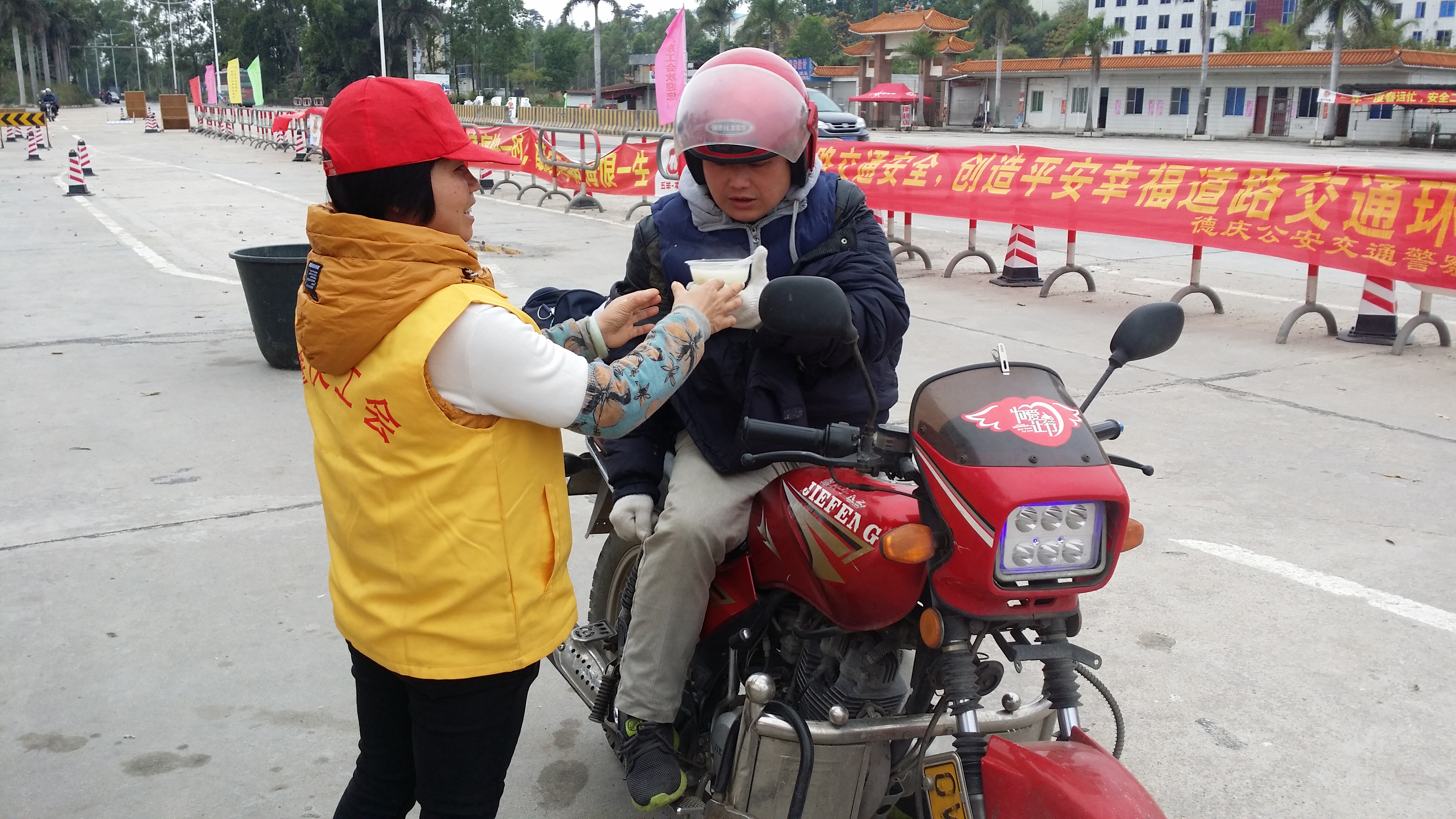 爱在返城时 暖流行动节后持续进行