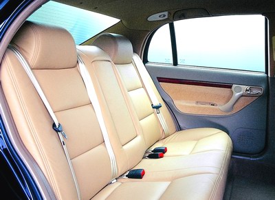 优雅尊贵--试驾中华轿车