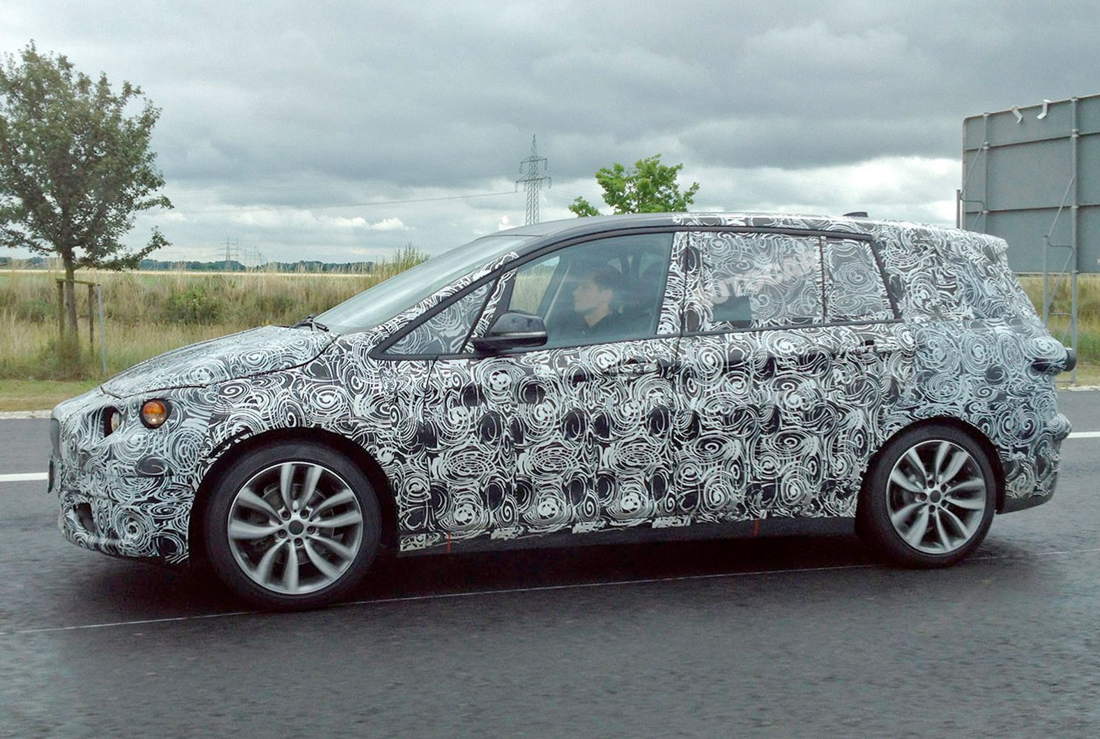 宝马2系Active Tourer七座版谍照曝光