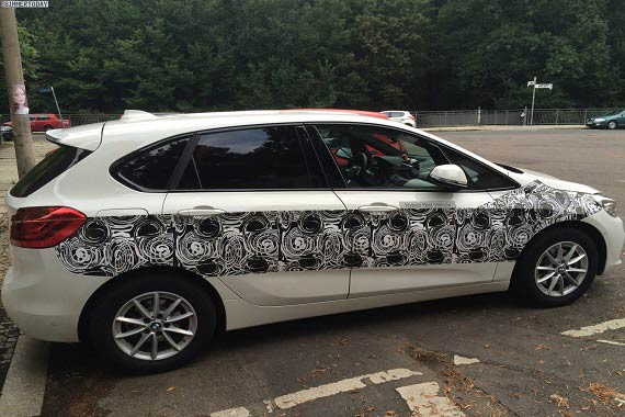 宝马2系Active Tourer混动版无伪装谍照