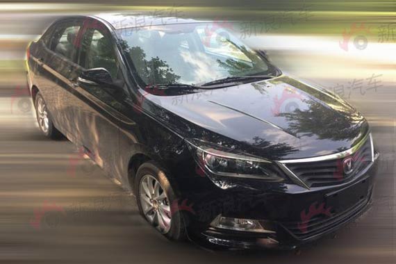 长安悦翔V7高低配车型对比实拍谍照