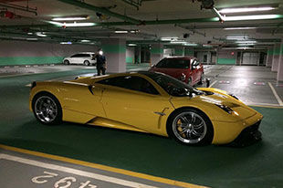 15岁男孩的昂贵生日礼物 帕加尼Huayra