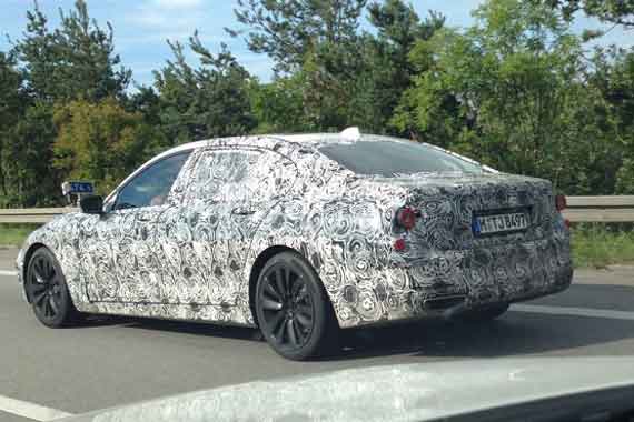 新一代宝马7系加长轴距版测试谍照 