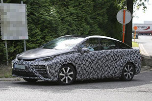 爆丰田FCV谍照 定价41万8明年上市