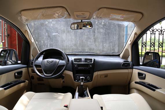 上汽通用五菱9座车内饰谍照首次曝光