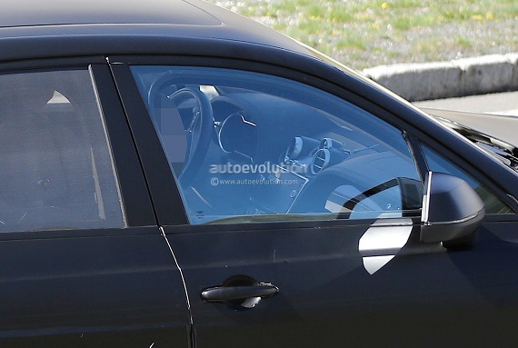 全新宾利豪华SUV内饰谍照曝光 明年亮相