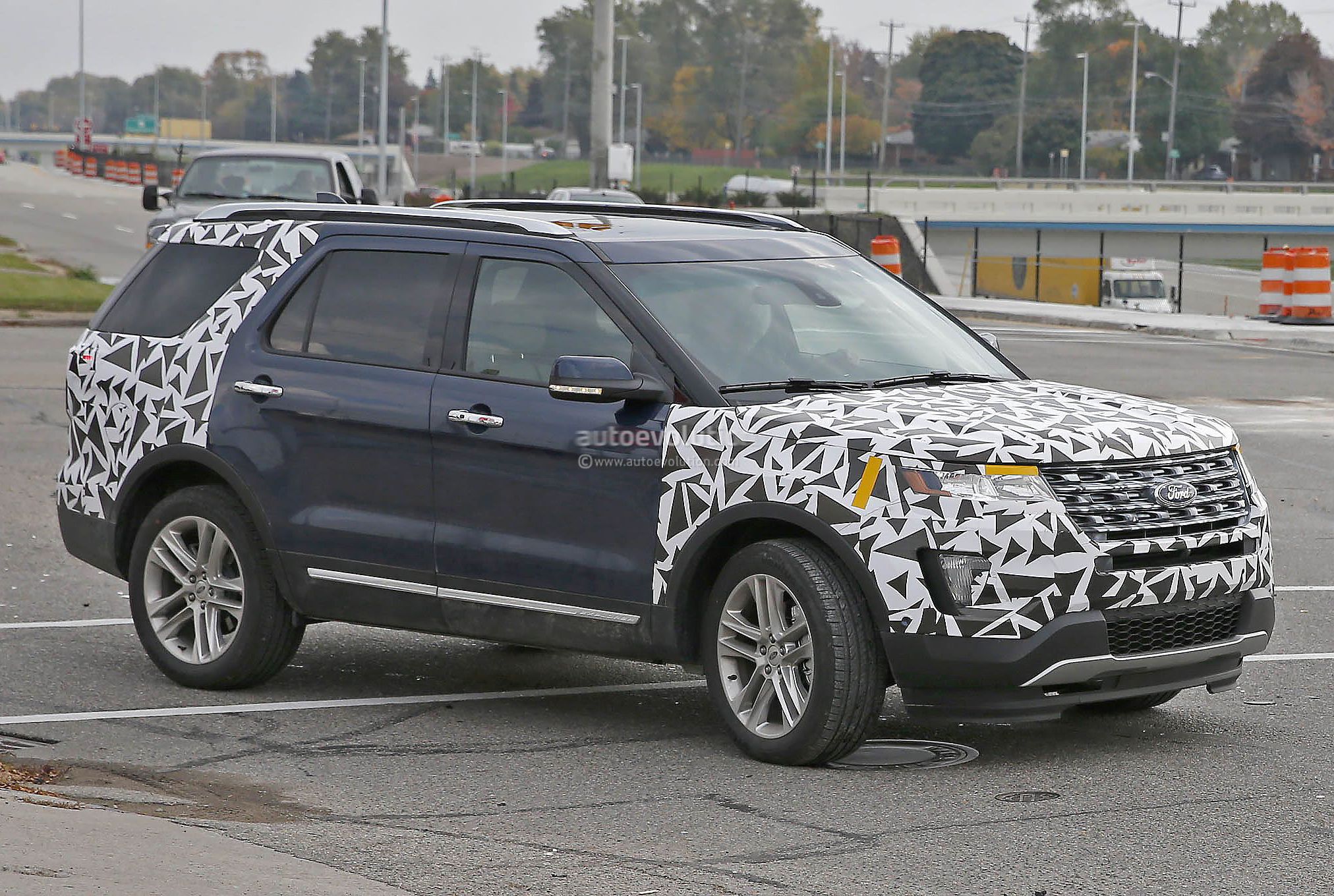 新款福特探险者谍照曝光 或明年初发布