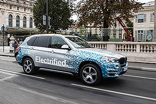 宝马X5 eDrive概念车亮相巴黎街头