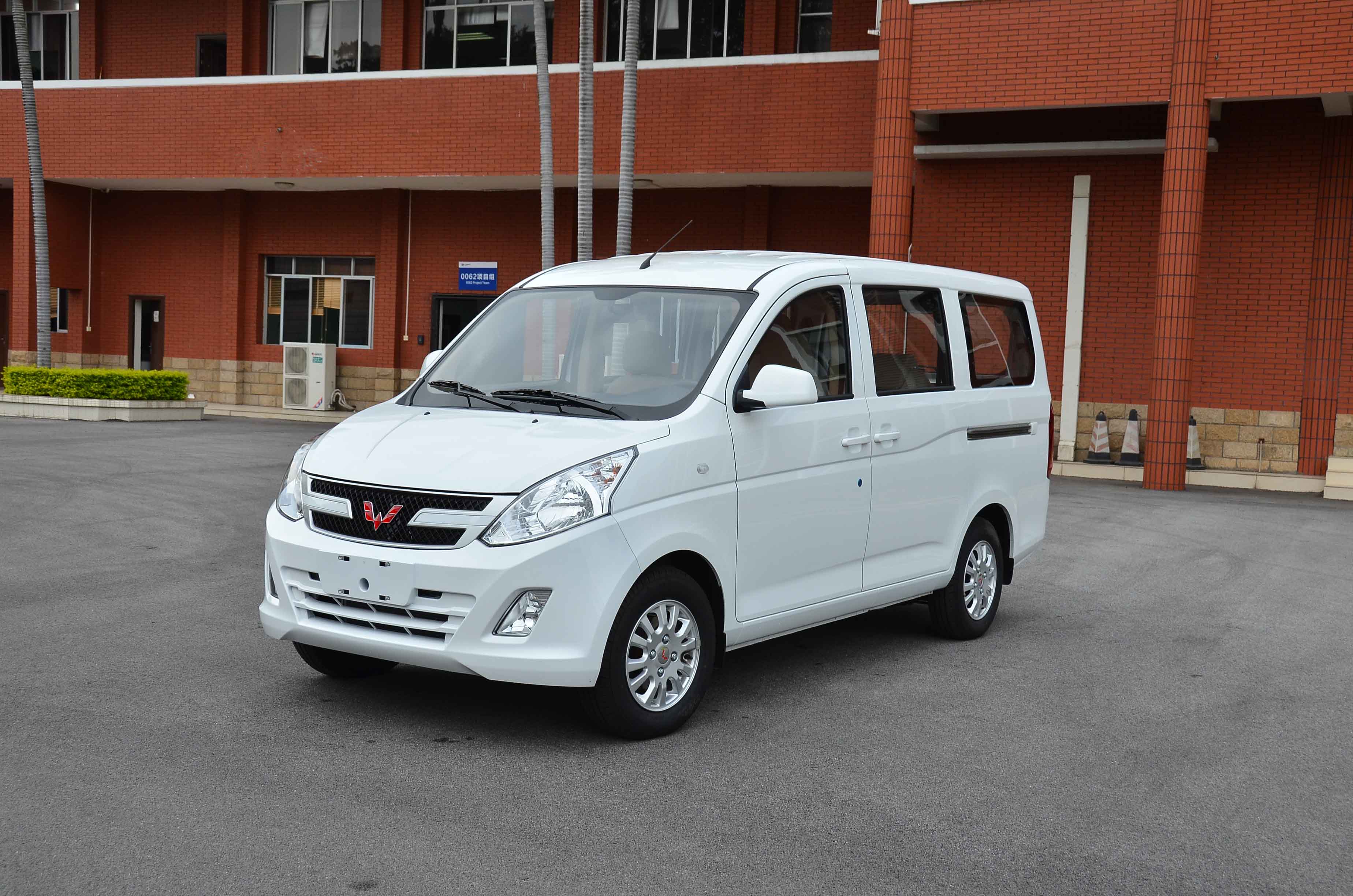 五菱又一实力车型 五菱宏光V造型曝光